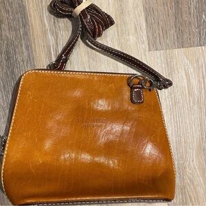 Vera Pelle Tan Leather Crossbody Bag